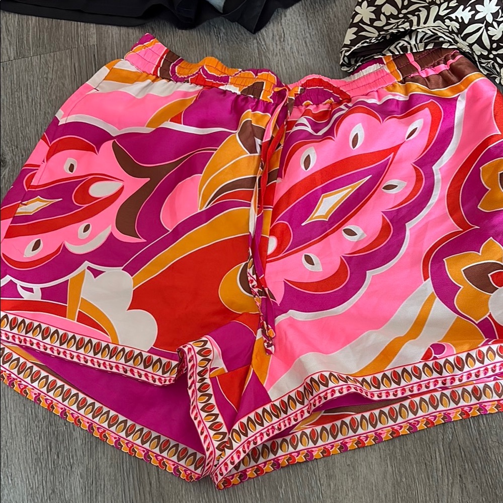 COPY - Express satin multi color shorts medium